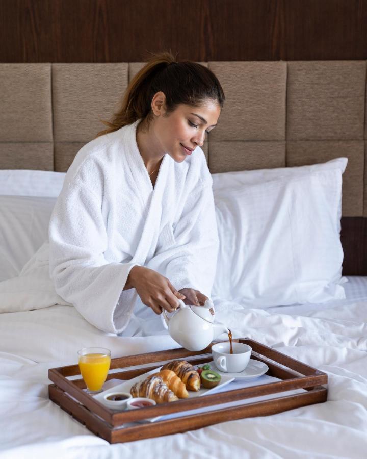 Grand Ocean El Sokhna Hotel Ain Sukhna Exterior photo A woman wearing a bathrobe