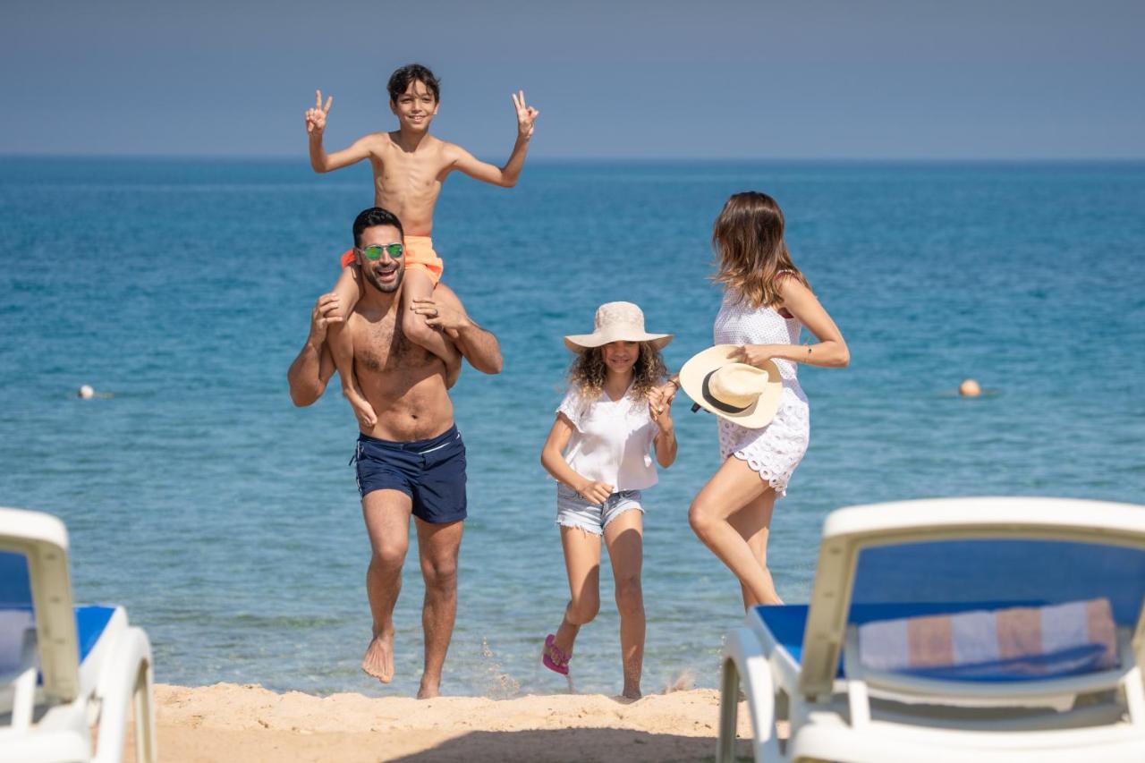 Grand Ocean El Sokhna Hotel Ain Sukhna Exterior photo Family on a beach