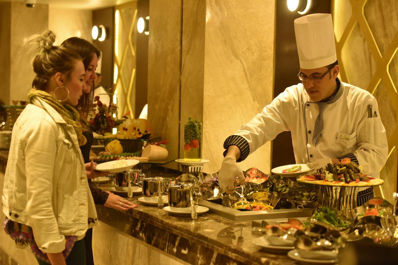 Grand Ocean El Sokhna Hotel Ain Sukhna Exterior photo A chef at work